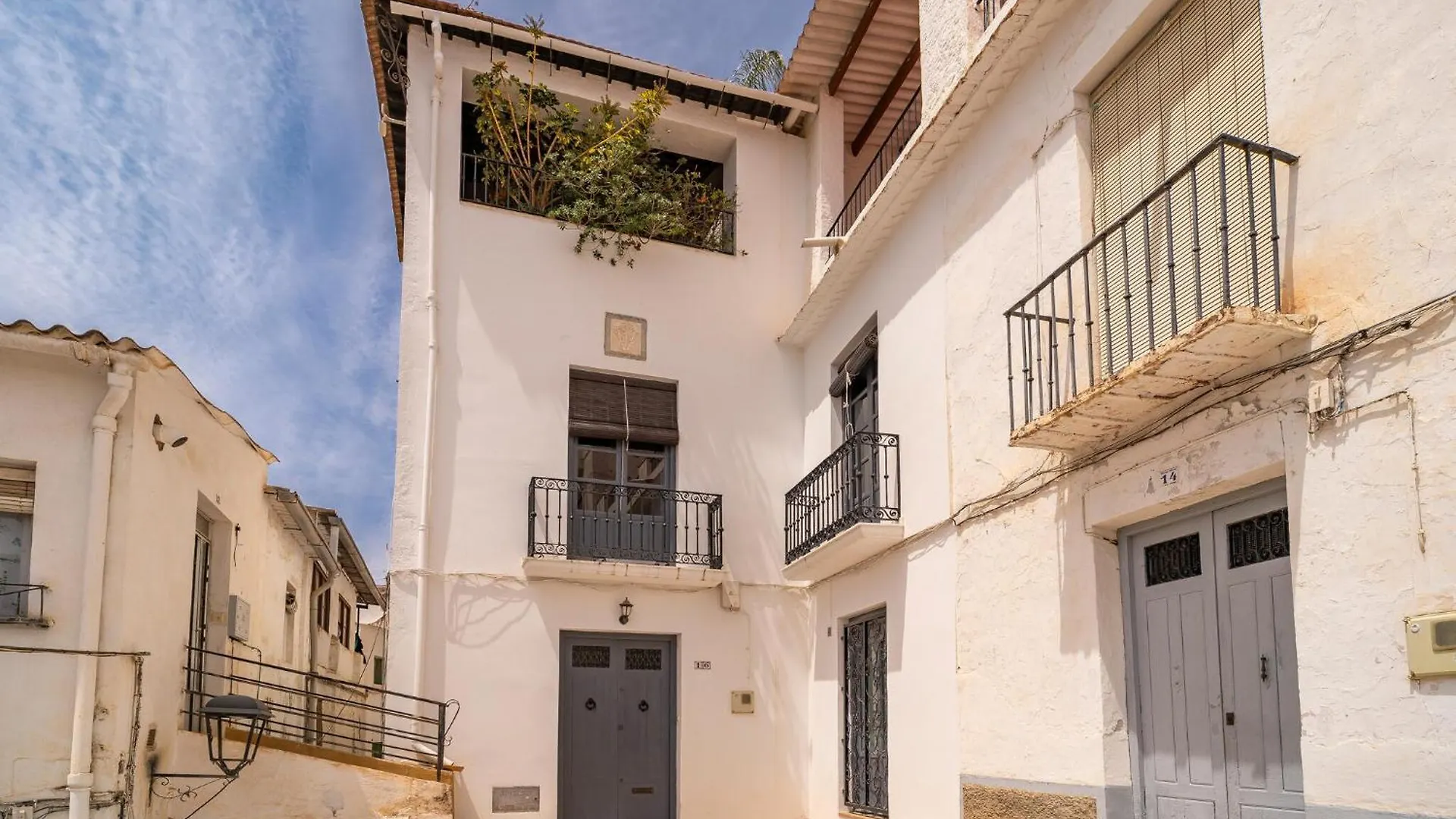 4 Bedroom Nice Home In Albunol