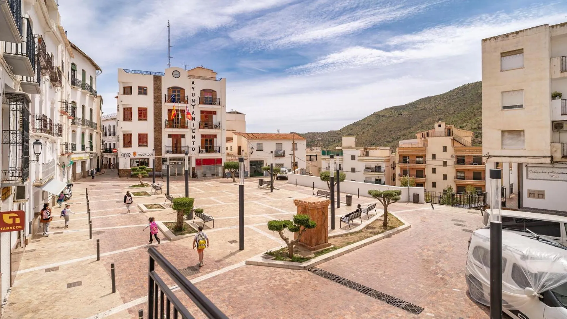 4 Bedroom Nice Home In Albunol